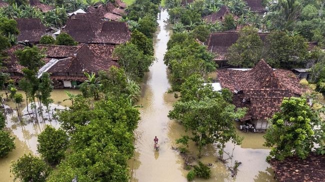 Banjir Bandang dan Longsor Terjang Sumatera: Ribuan Warga Mengungsi, Korban Meinggal Dunia Bertambah